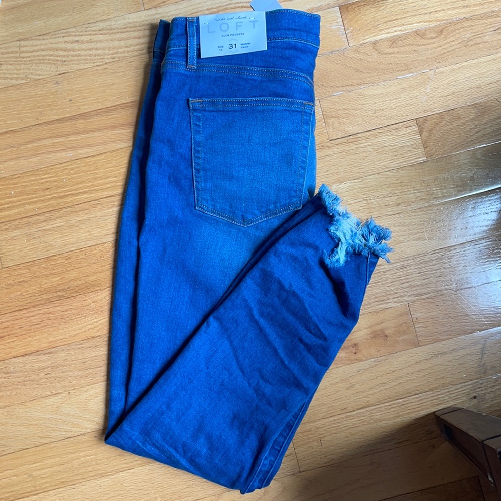 LOFT NWT Chewed Hem Skinny Jeans